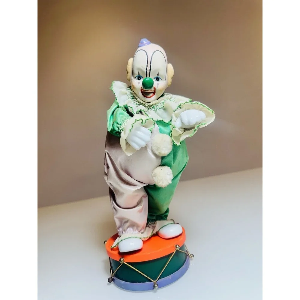 Victoria Ashlea Originals Benny Clown Music Box Plays Send In The Clowns